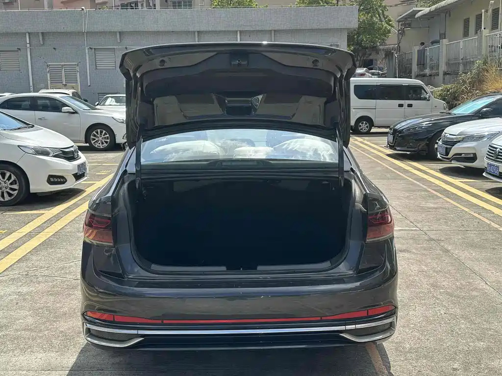 VOLKSWAGEN SAGITAR 2023