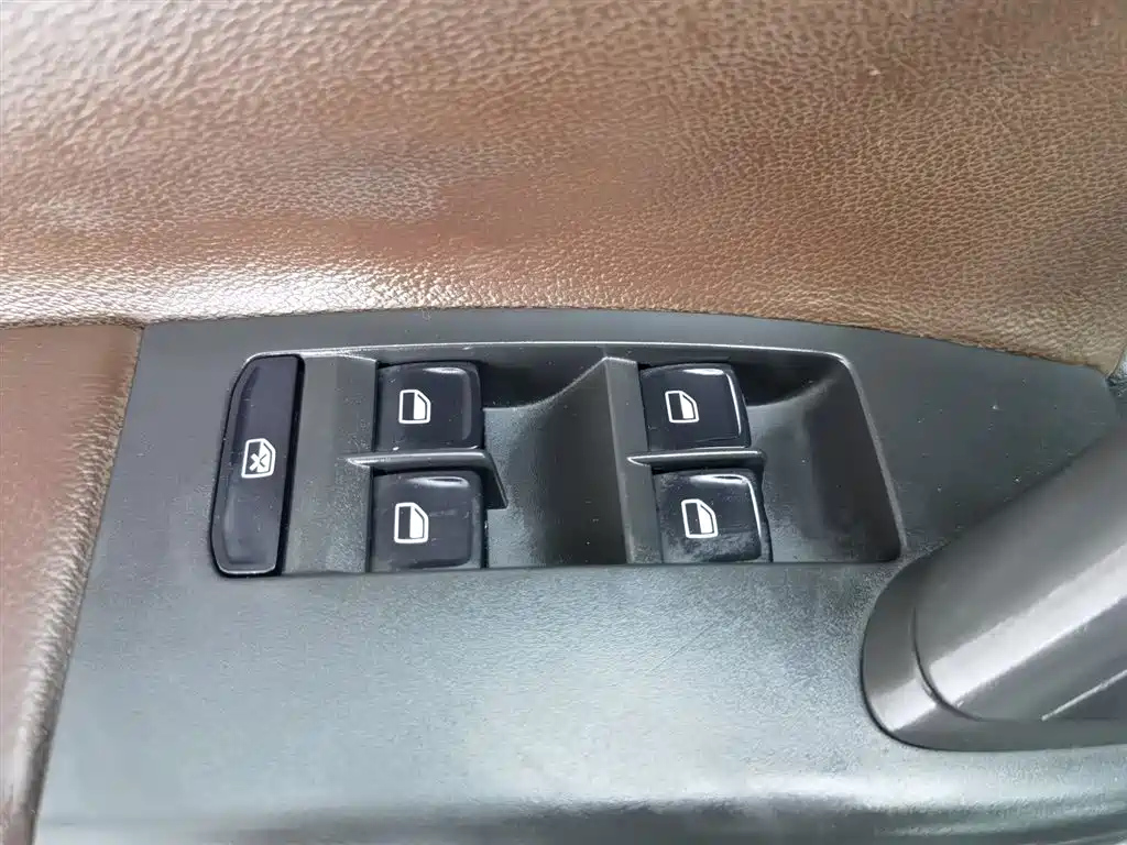 VOLKSWAGEN LAVIDA 2013