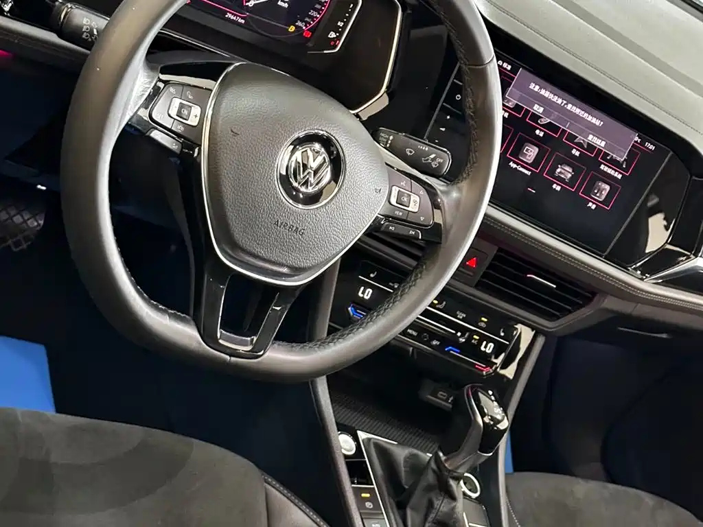 VOLKSWAGEN SAGITAR 2022
