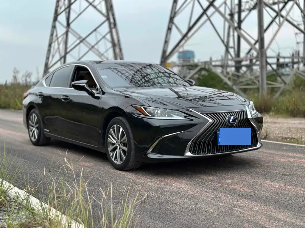 LEXUS ES 2020