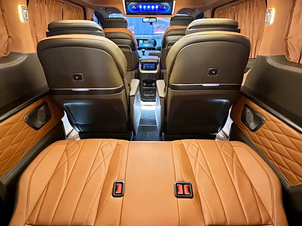 FORD TOUREO 2024