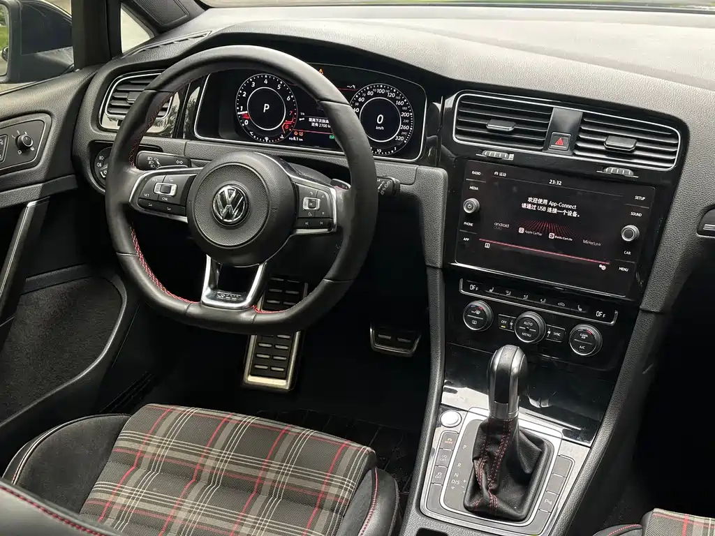 VOLKSWAGEN GOLF GTI 2018