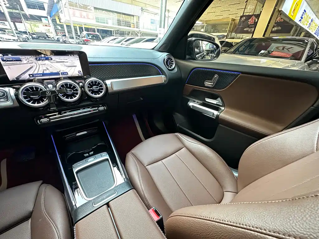 MERCEDES BENZ GLB 2024