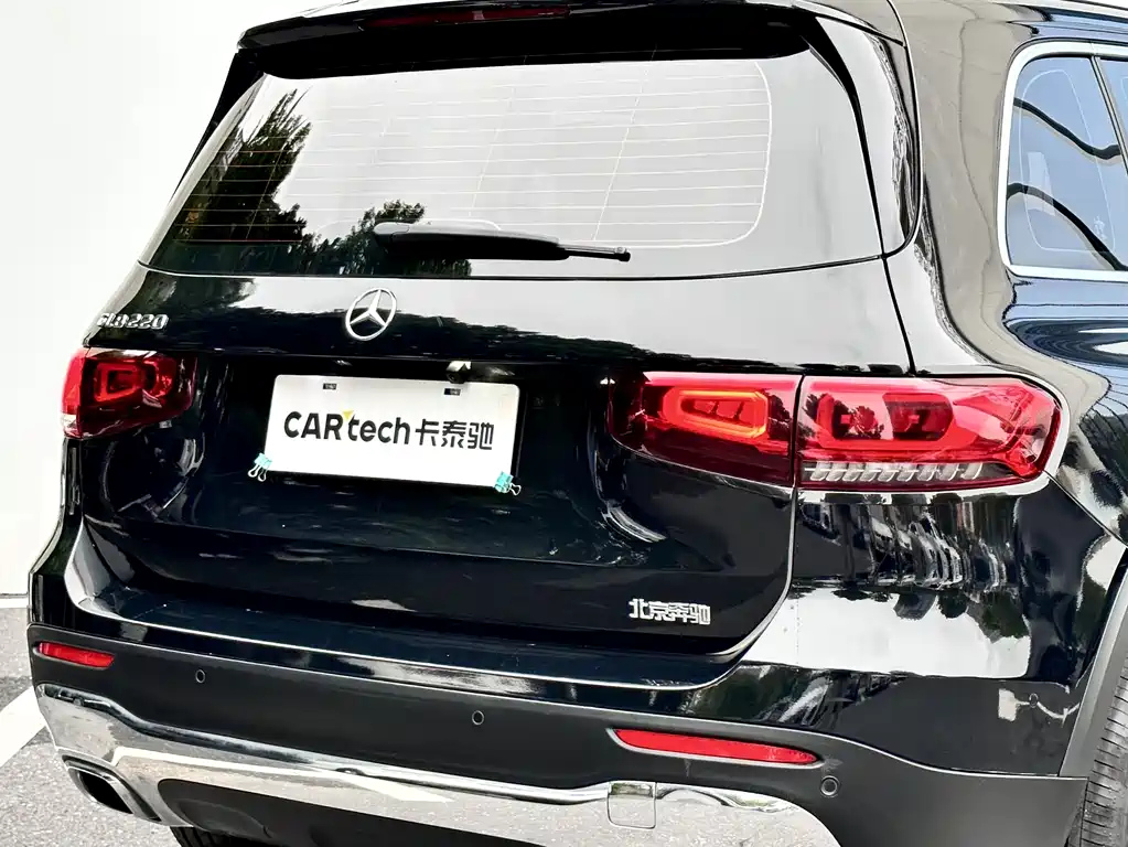 MERCEDES BENZ GLB 2023