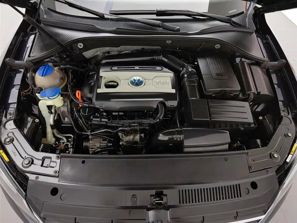 VOLKSWAGEN PASSAT 2014