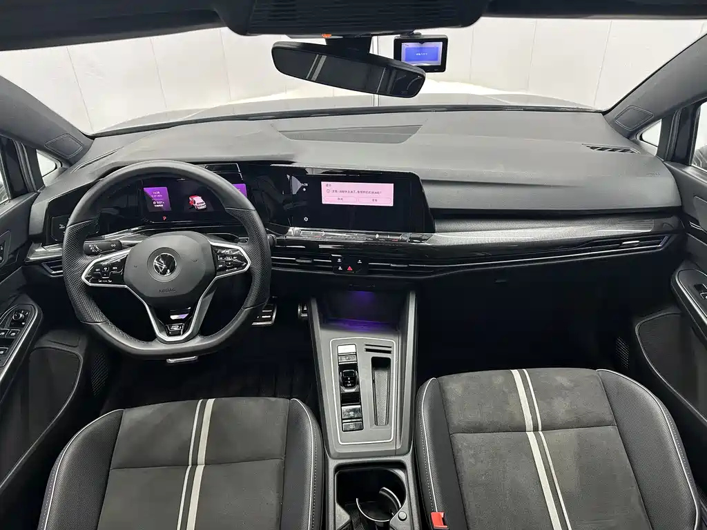 VOLKSWAGEN GOLF 2021