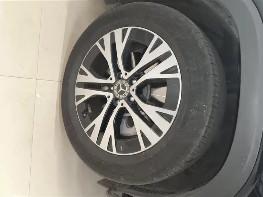 MERCEDES BENZ GLB 2025