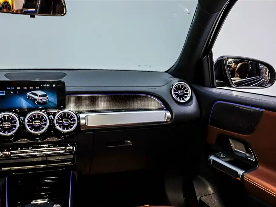 MERCEDES BENZ GLB 2023