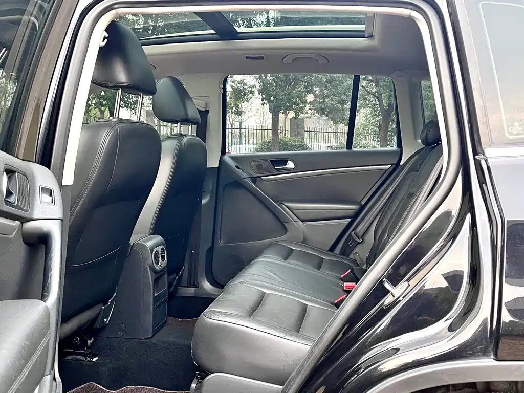 VOLKSWAGEN TIGUAN 2015