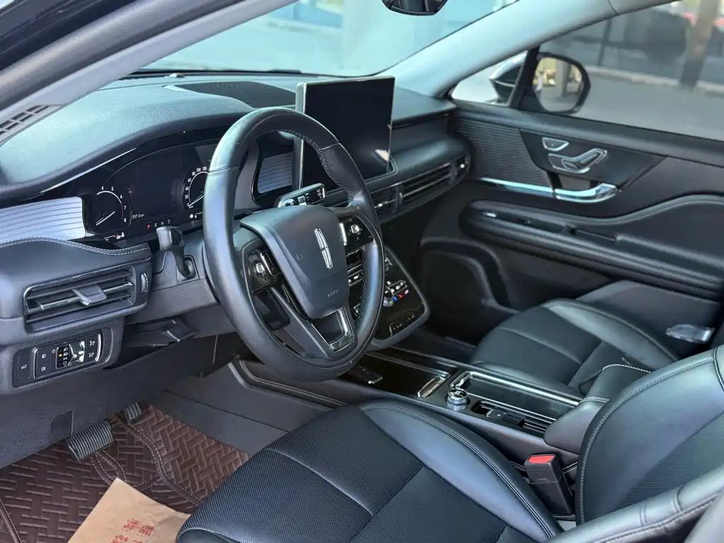 LINCOLN ADVENTURER 2021