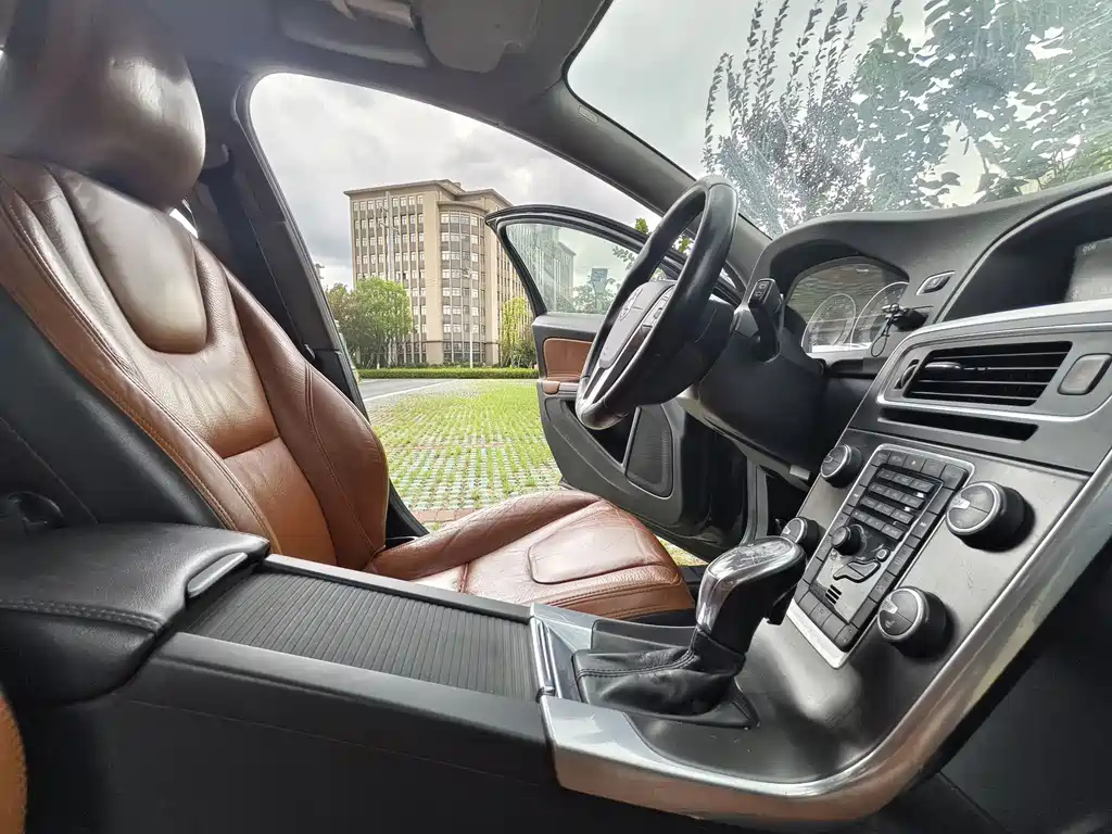 VOLVO V60 2013