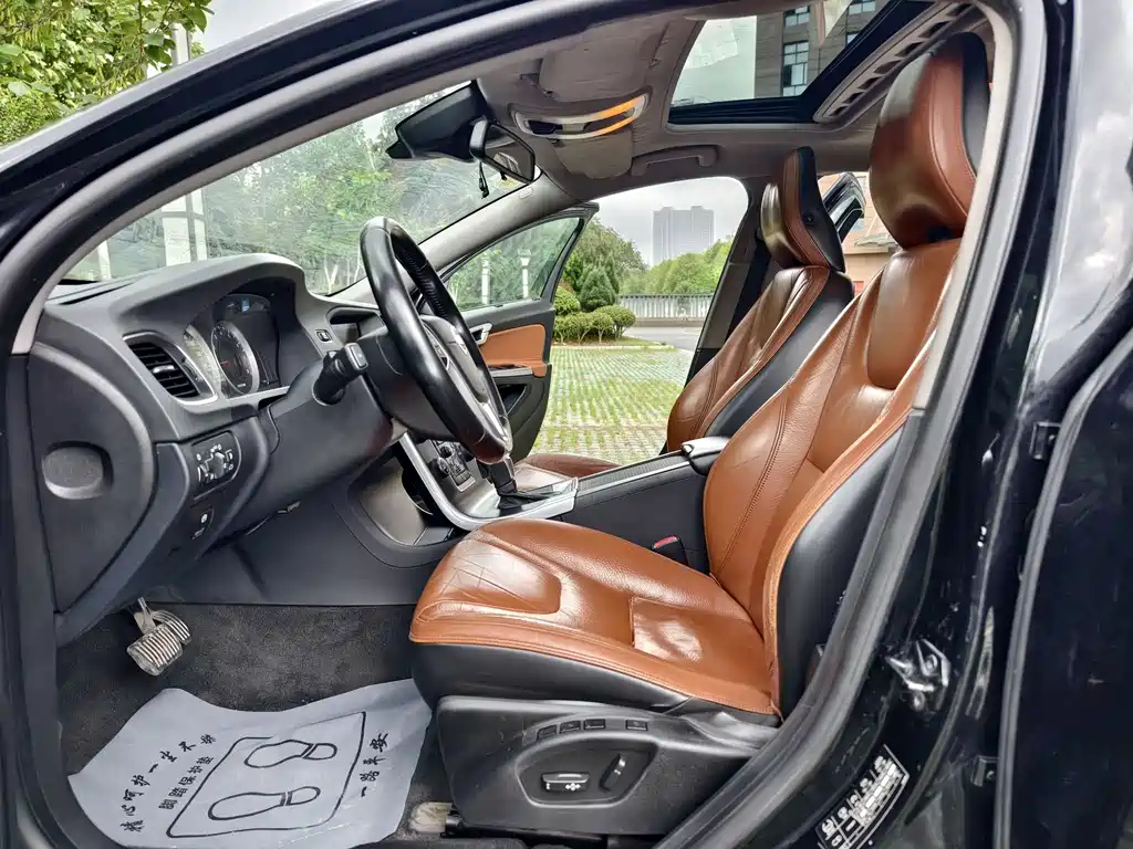 VOLVO V60 2013
