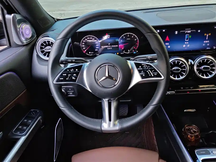 MERCEDES BENZ GLB 2024