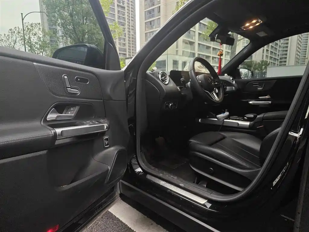 MERCEDES BENZ GLB 2021