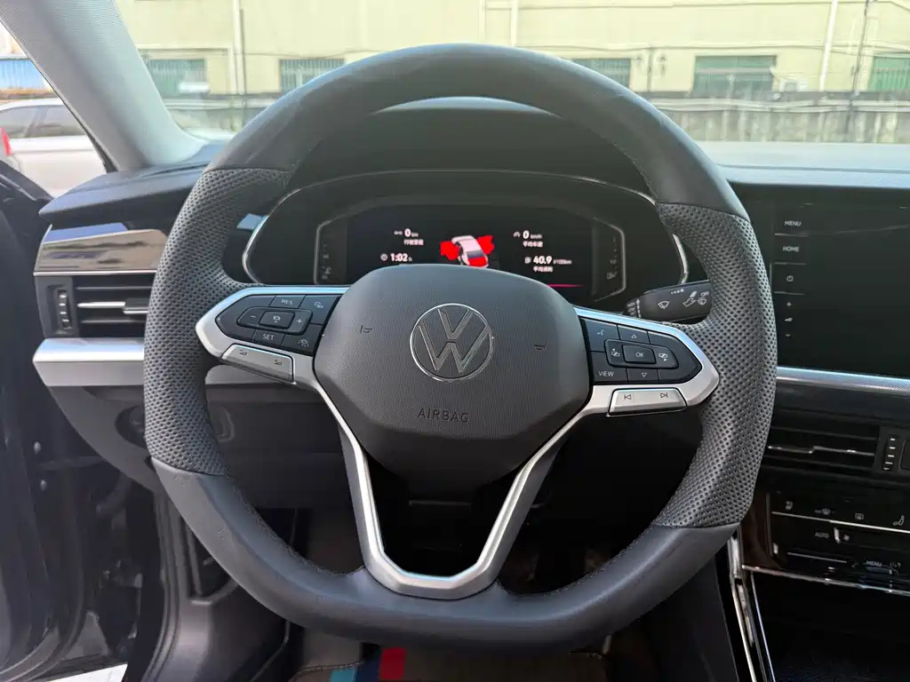 VOLKSWAGEN PASSAT 2024