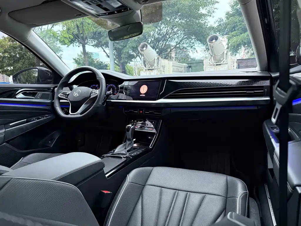 VOLKSWAGEN PASSAT 2024
