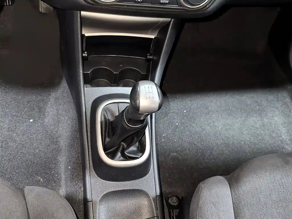 NISSAN SYLPHY 2016
