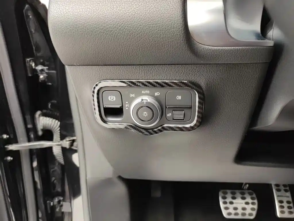 MERCEDES BENZ GLB 2023