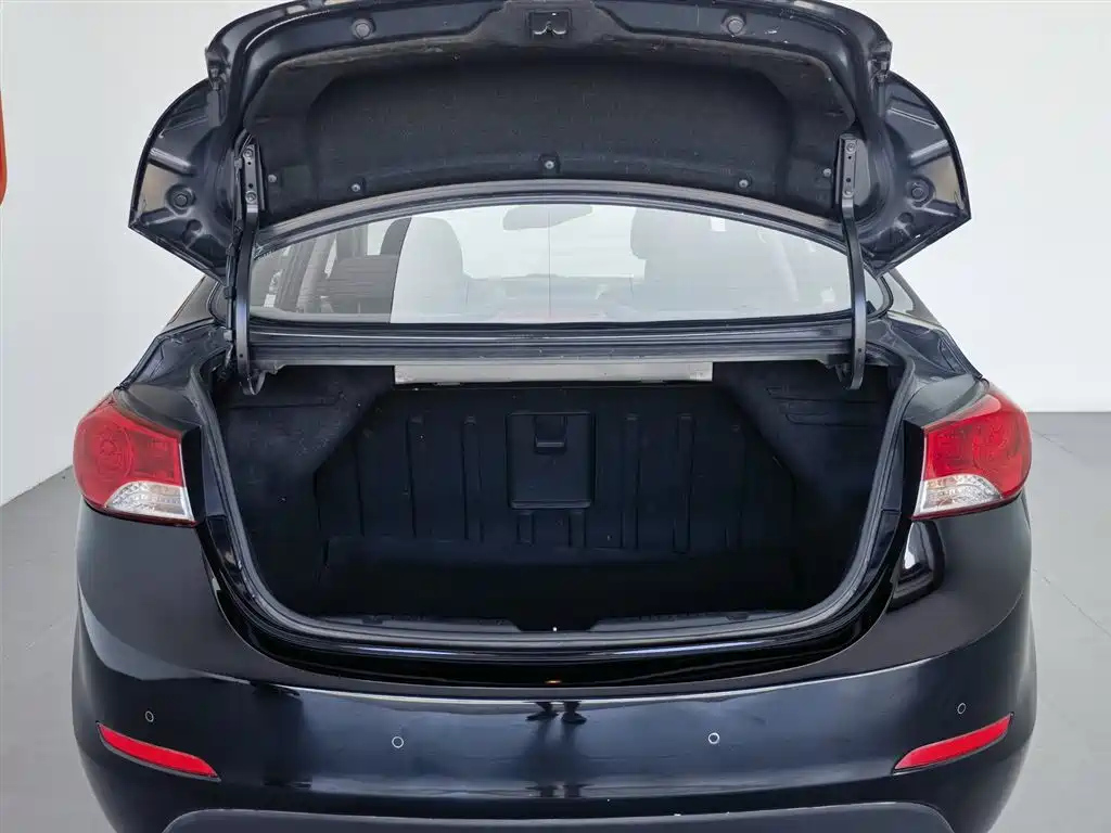 HYUNDAI ELANTRA 2013