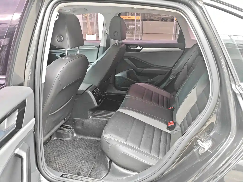 VOLKSWAGEN SAGITAR 2022