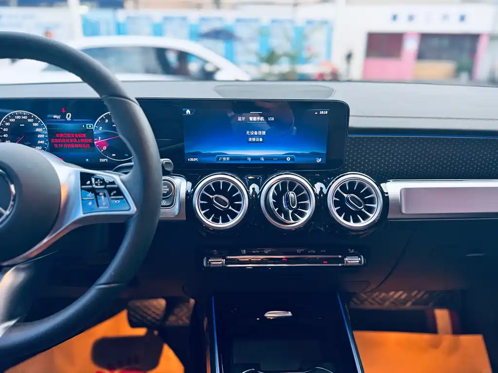 MERCEDES BENZ GLB 2024