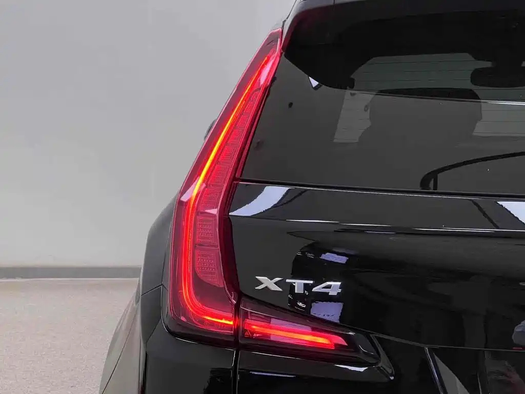 CADILLAC XT4 2021