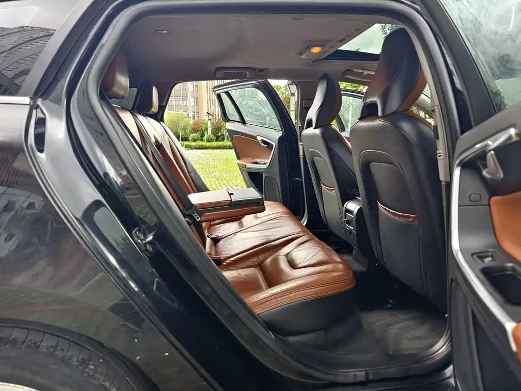 VOLVO V60 2013