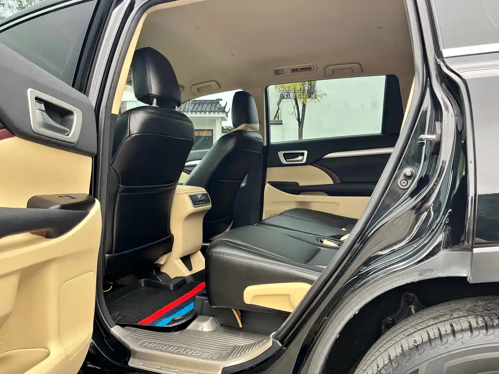 TOYOTA HIGHLANDER 2017