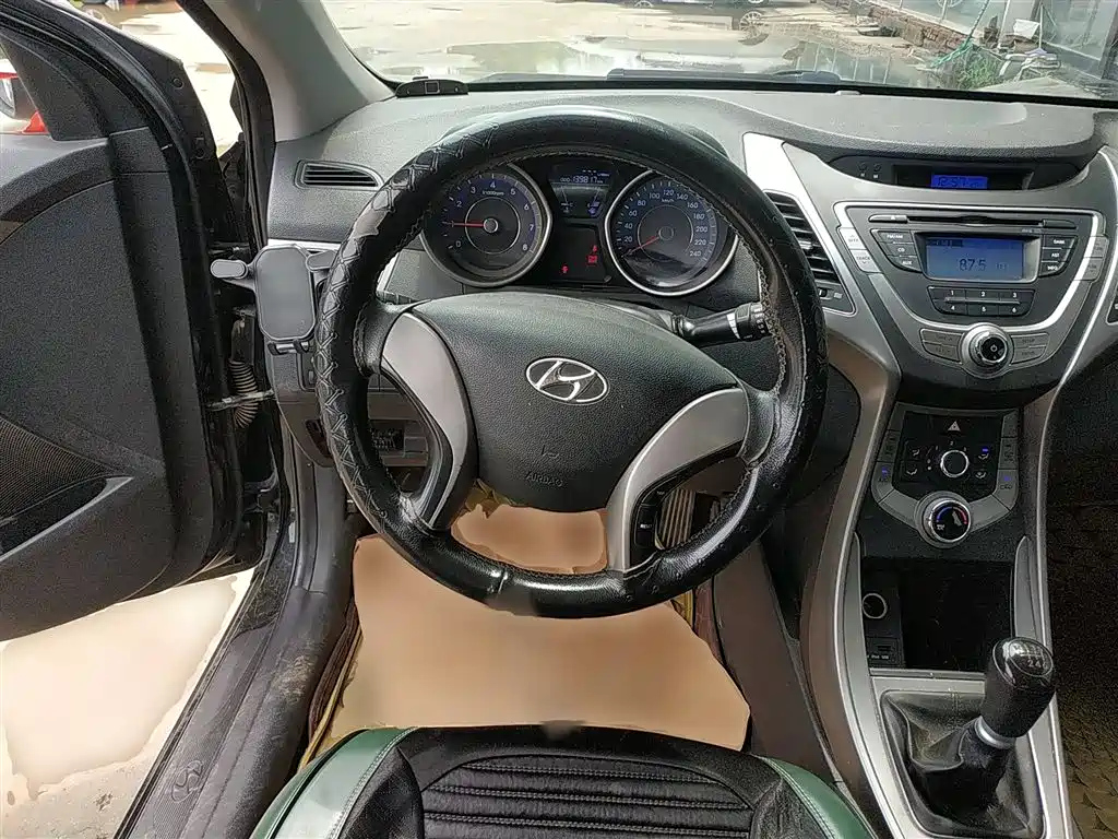 HYUNDAI ELANTRA 2012