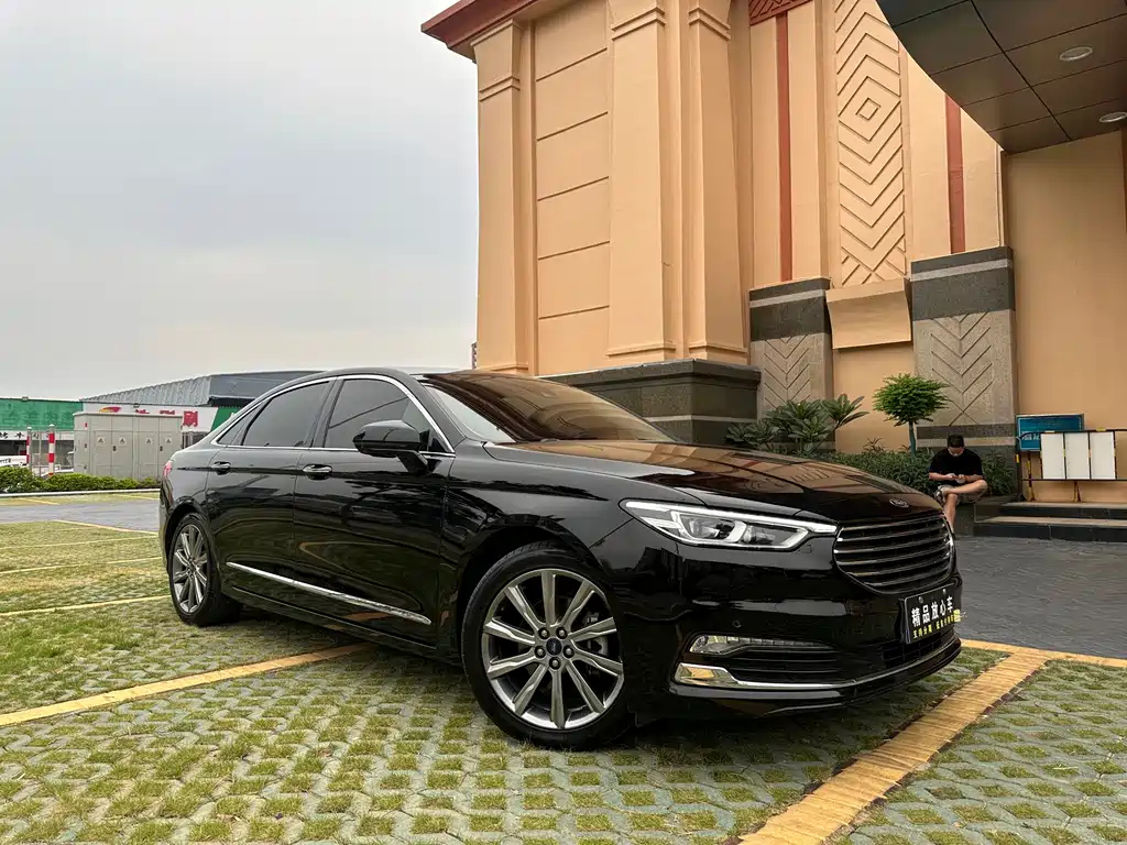 FORD TAURUS 2022