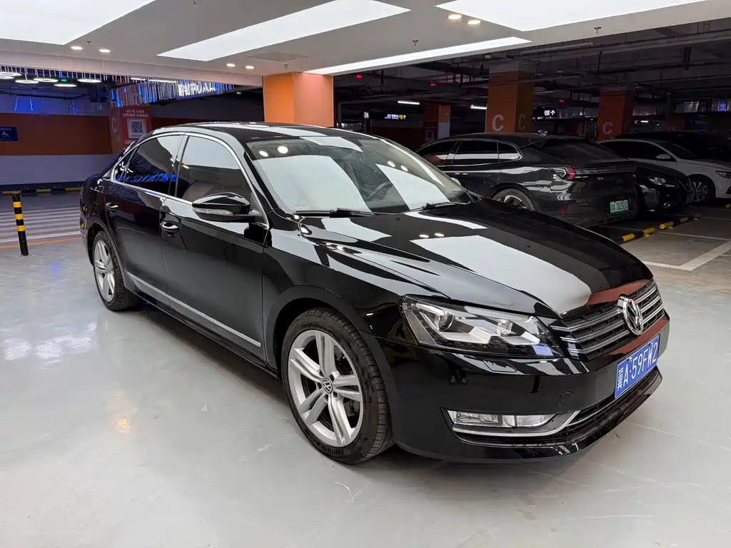 VOLKSWAGEN PASSAT 2013