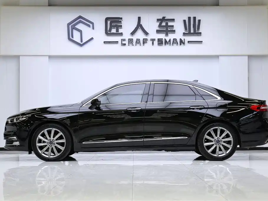 FORD TAURUS 2021