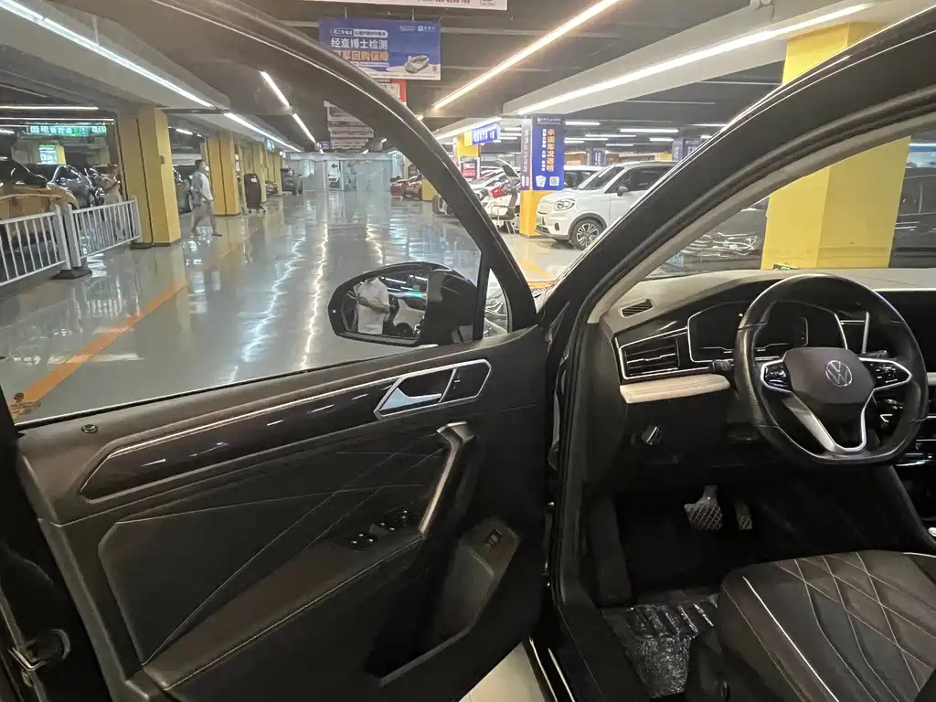 VOLKSWAGEN TIGUAN L 2023