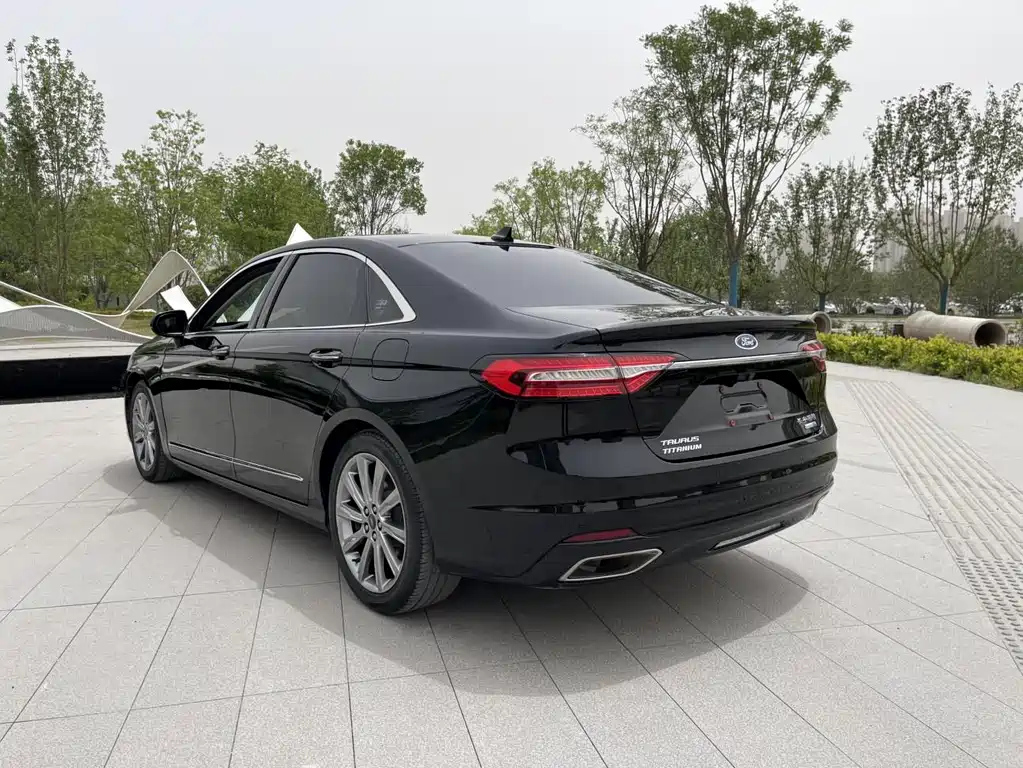 FORD TAURUS 2022