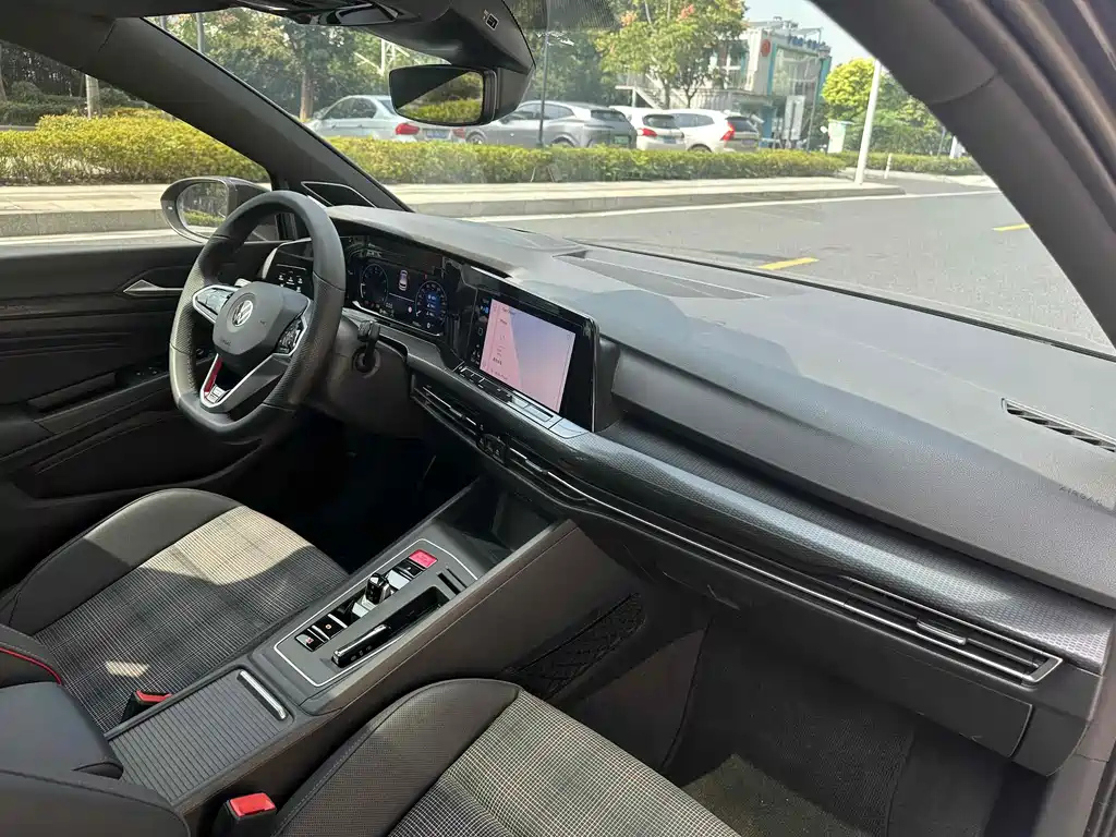 VOLKSWAGEN GOLF GTI 2021