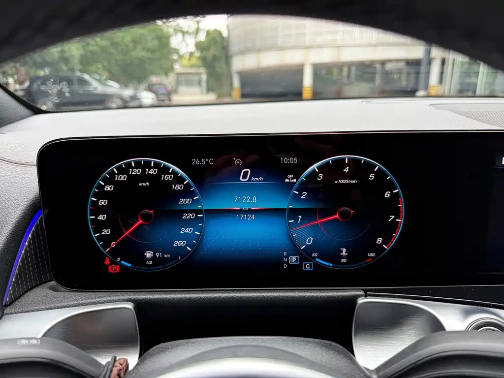 MERCEDES BENZ GLB 2023