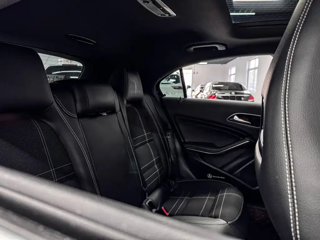 MERCEDES BENZ A-CLASS IMPORT 2015