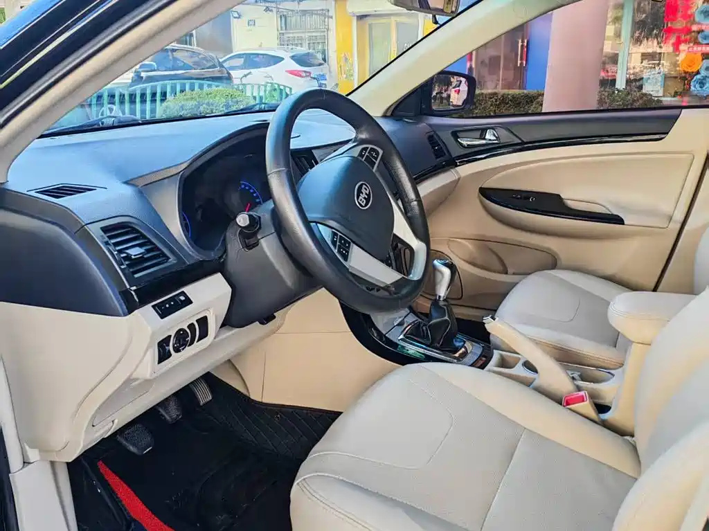 BYD SURUI 2015