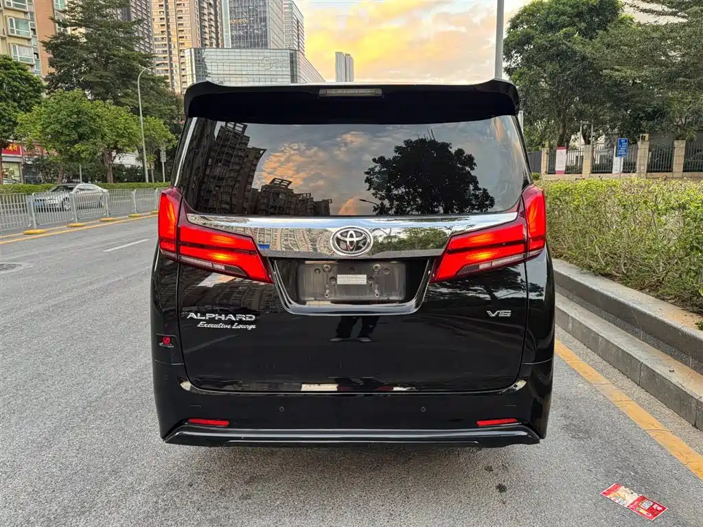 TOYOTA ALPHARD 2018