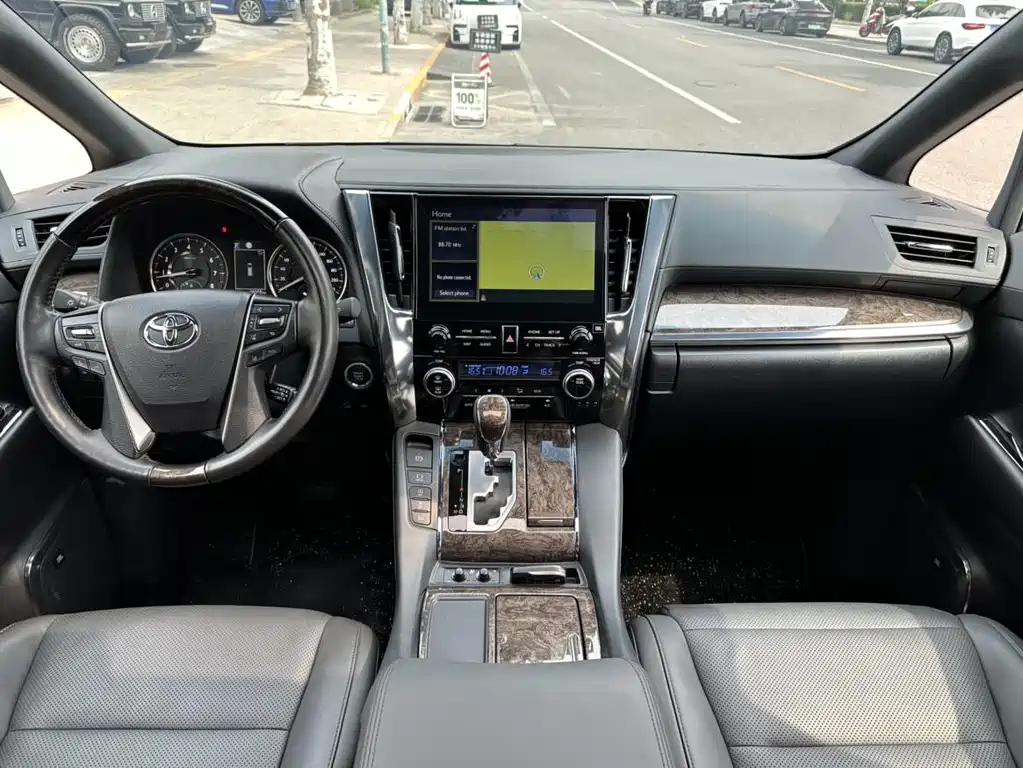 TOYOTA ALPHARD 2018