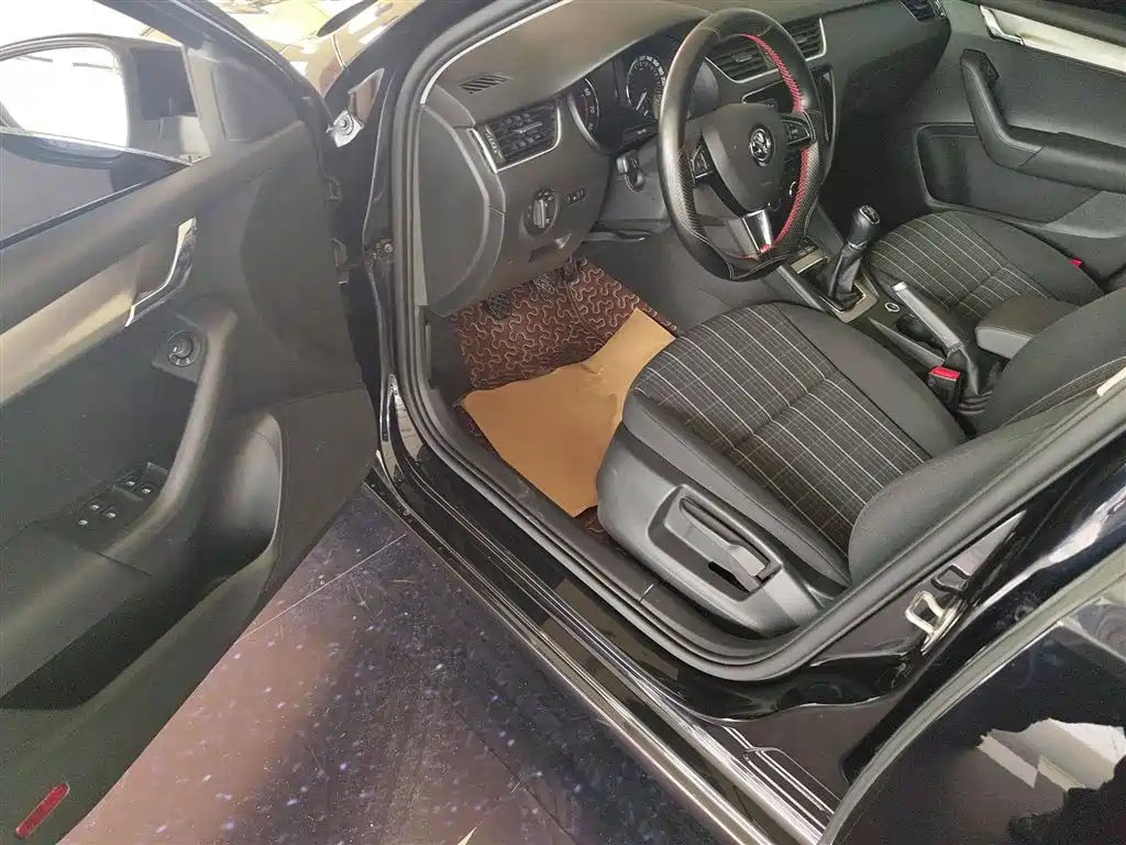 SKODA OCTAVIA 2019
