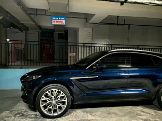 ASTON MARTIN DBX