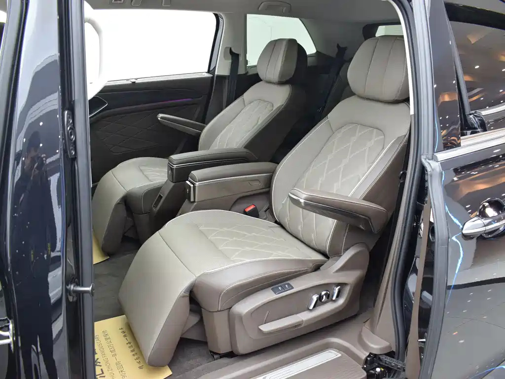 VOLKSWAGEN VILORAN 2024