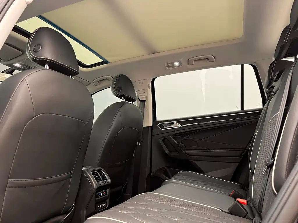 VOLKSWAGEN TIGUAN L 2023
