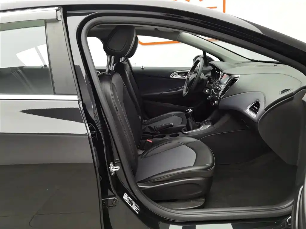 CHEVROLET CRUZE 2018