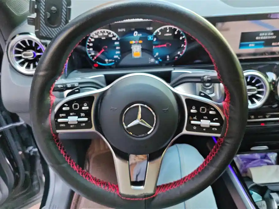 MERCEDES BENZ GLB 2021