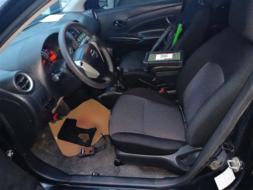 NISSAN SUNNY 2015