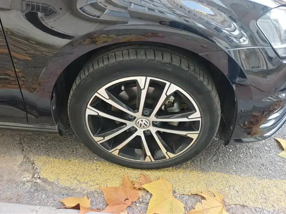 VOLKSWAGEN GOLF 2017