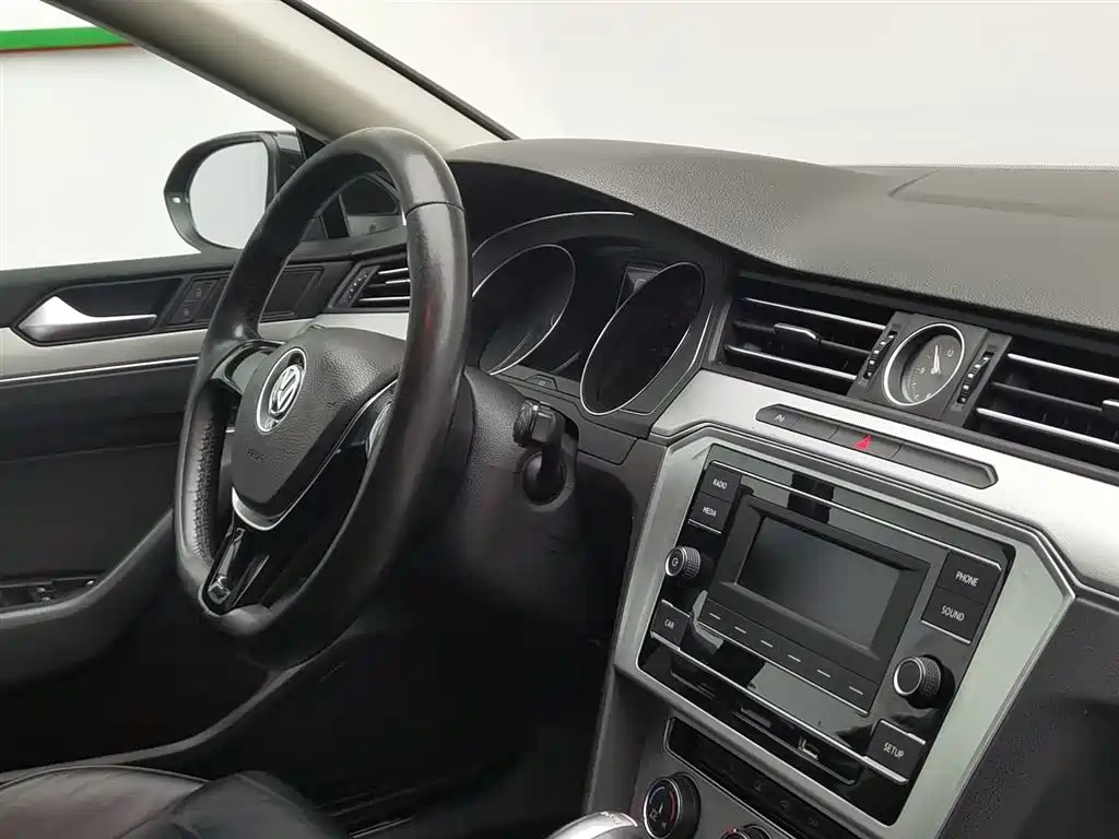 VOLKSWAGEN MAGOTAN 2018