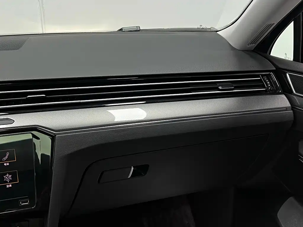 VOLKSWAGEN MAGOTAN 2023